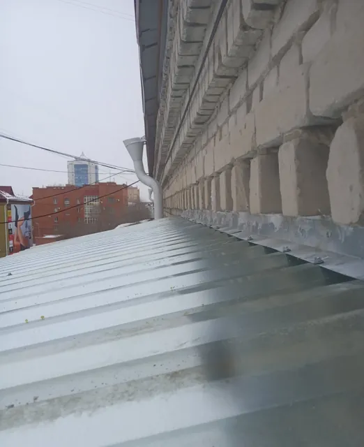 Крыша балкона из профлиста снаружи